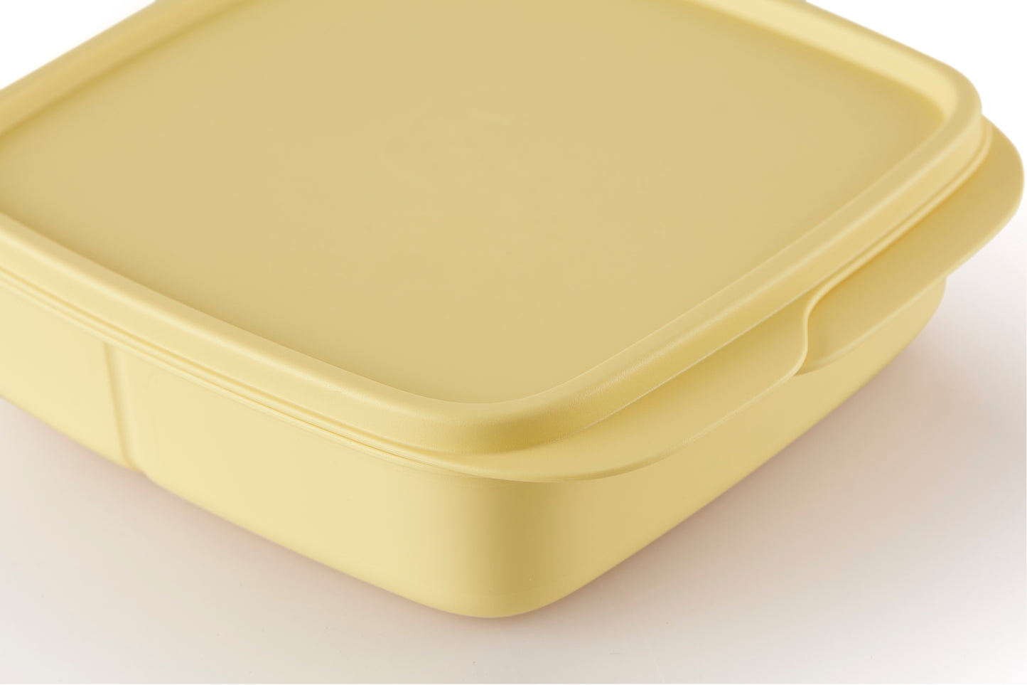 Tupperware Square Divided Lunch Box (550ml, Yellow) TP0026