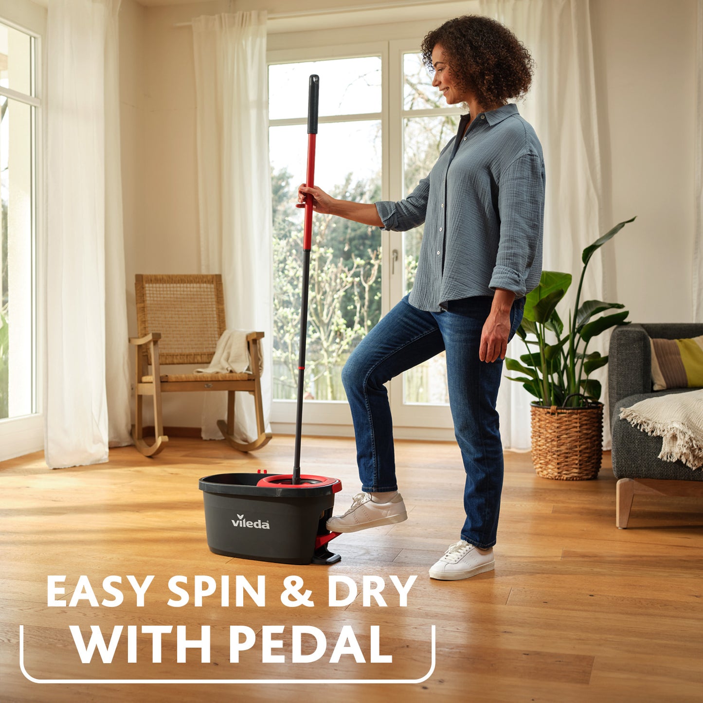 Vileda Turbo floor mop bucket set with foot pedal activated spinning wringer Telescopic handle 65 – 131 cm  floor mop with spinning wringer  microfibre mop head  deep cleaning with less effort